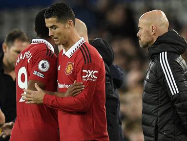 Hubungan yang baik antara pelatih dan pemain menjadi salah satu faktor kesuksesan sebuah klub untuk menampilkan performa terbaik dalam sebuah kompetisi. Tak terkecuali di Liga Inggris yang menyajikan persaingan super ketat antar-tim yang berlaga. Sayangnya beberapa pemain top di Liga Inggris justru pernah mengalami hubungan yang tak harmonis dengan sang pelatih hingga berujung dengan keputusannya meninggalkan klub yang tengah dibelanya. Seperti yang menimpa lima pemain top Liga Inggris berikut dalam lima musim terakhir. (AFP/Oli Scarff)