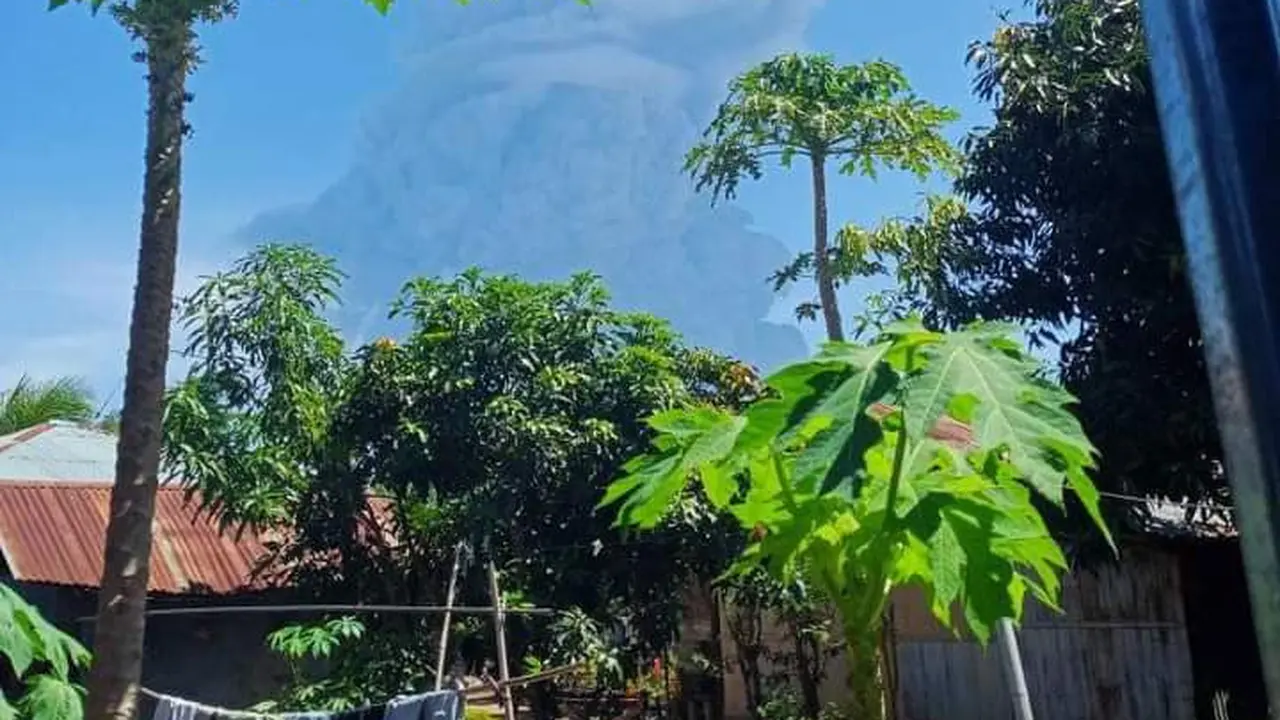 Erupsi Gunung Ili Lewotolok, Lembata, NTT. (Foto: Istimewa)