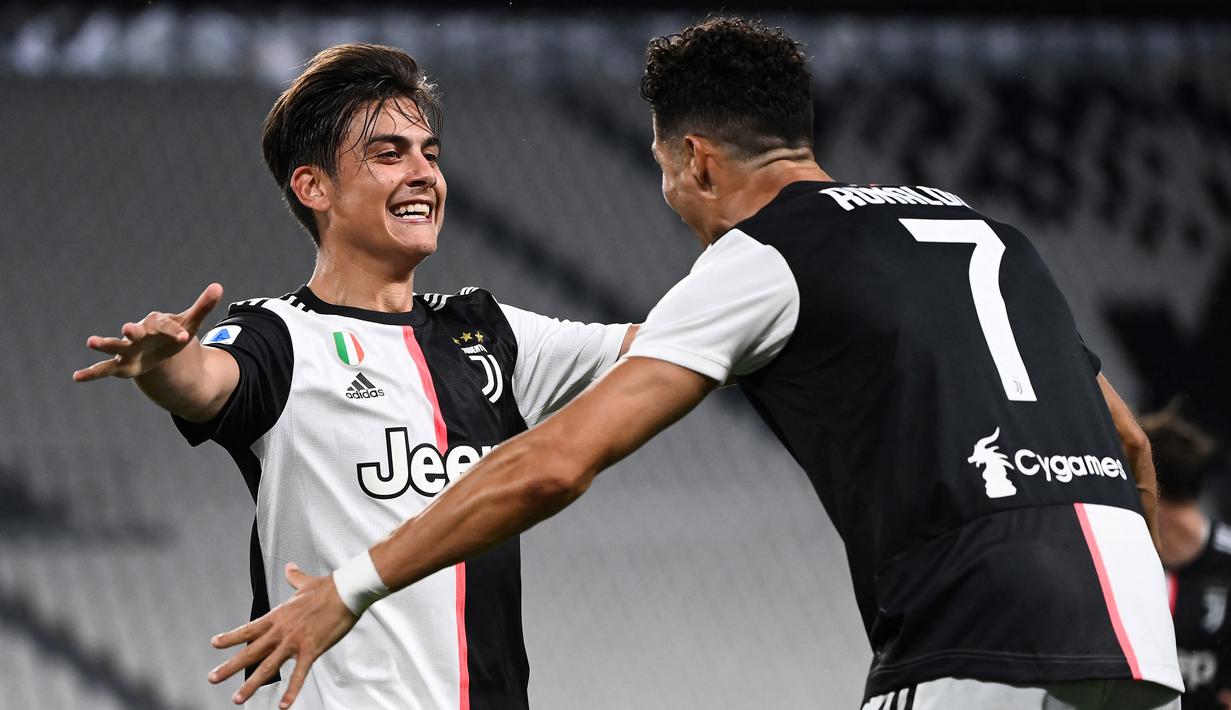 Paulo Dybala jadi pemain lain yang pernah satu tim dengan Lionel Messi dan Cristiano Ronaldo. Dybala satu tim dengan CR7 di Juventus dan sempat jadi kombinasi maut. (Foto: AFP/Marco Bertorello)
