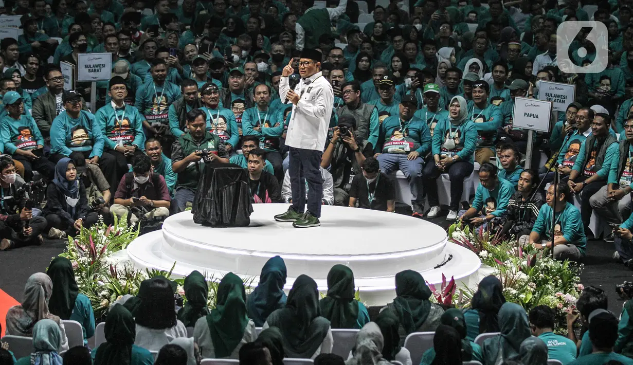 Ketua Umum PKB Muhaimin Iskandar memberikan sambutan saat menghadiri acara PKB Road To Election 2024 di Tennis Indoor Senayan, Jakarta, Minggu (30/10/2022). Acara itu dihadiri oleh para kader Partai Kebangkitan Bangsa (PKB) dari seluruh wilayah di Indonesia. (merdeka.com/Iqbal S Nugroho)
