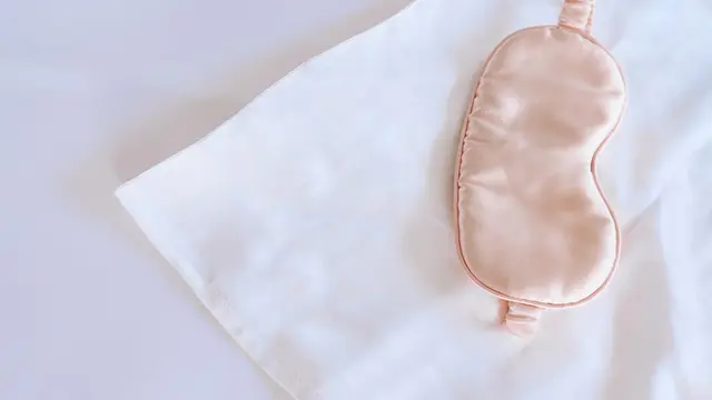 14 Cara Merawat Rambut Sehat untuk Si Pemilik Curly Hair agar Lembut dan Bebas Kusut