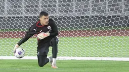 Kiper Palermo itu berpotensi merasakan debut bersama Timnas Indonesia saat melawan Bahrain dalam lanjutan putaran ketiga Kualifikasi Piala Dunia 2026 di Stadion Utama Gelora Bung Karno, Jakarta, Selasa (25/3/2025) malam WIB. (Bola.com/M Iqbal Ichsan)