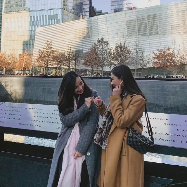 6 Potret Kebersamaan Asmirandah dan Jessica Mila, Bak Saudara Kandung
