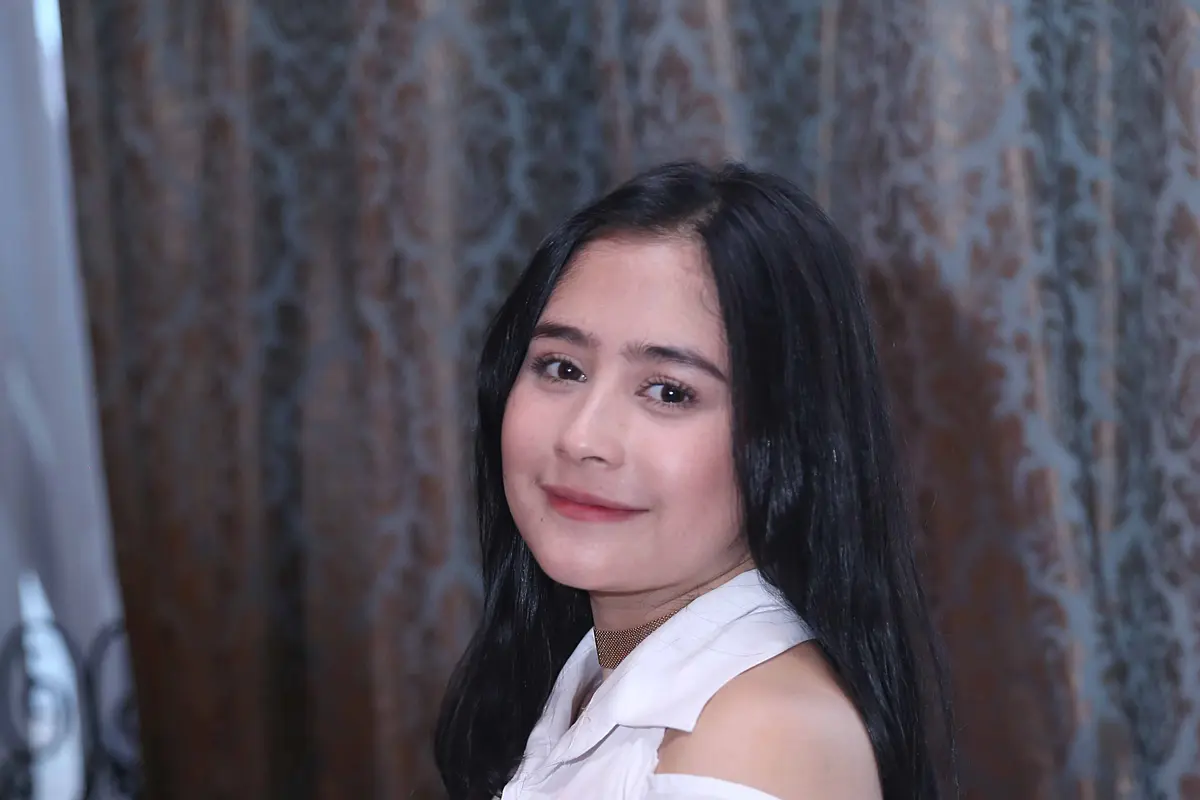 [Bintang] Nyanyikan Some, Prilly Latuconsina: Lagi Keracunan Lagu Ini