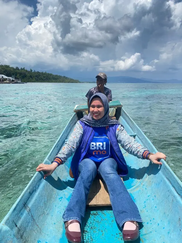 Kisah Mantri Perempuan BRI Menembus Ombak Demi Jaga Akses Keuangan Warga Kepulauan