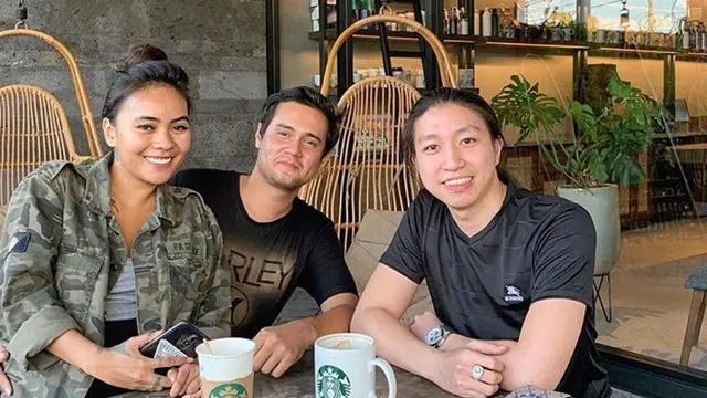 Jarang Tersorot, Ini 6 Potret Bobby Joseph dengan Sang Kekasih