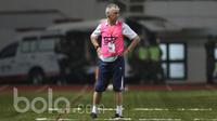 Pelatih PS TNI , Ivan Kolev pada lanjutan Liga 1 Indonesia 2017 di Stadion Pakansari, Bogor, Sabtu (27/5/2017). (Bola.com/Nicklas Hanoatubun)