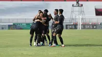 Kim Kurniawan merayakan golnya ke gawang Persik Kediri bersama para pemain PSS Sleman (Dok. PSS Sleman)