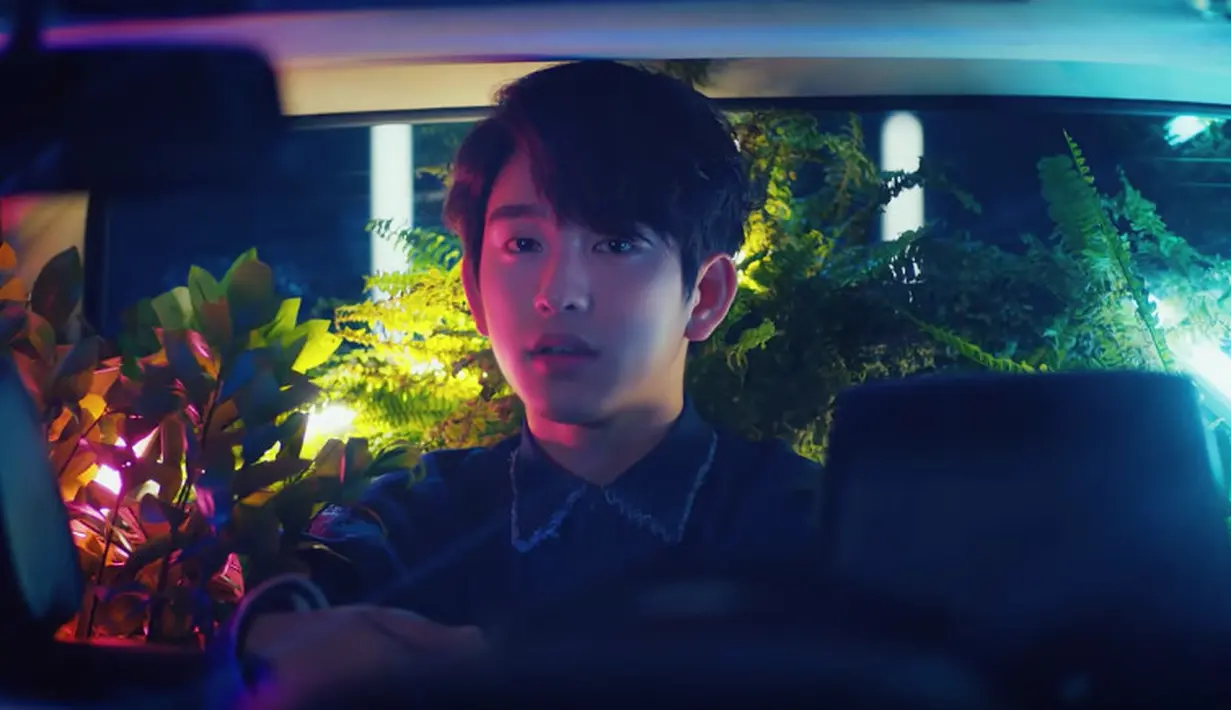 Jinyoung GOT7 punya nama yang sama dengan CEO JYP Entertainment, Park Jin Young. Oleh karena itu ia sempat mengganti nama panggungnya dengan Junior. Akan tetapi ia memutuskan kembali namanya jadi Jinyoung. (Foto: soompi.com)