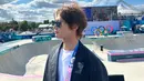 Selain membuat postingan melalui feed Instagram, Minho juga aktif mengupdate Instagram Stories-nya saat menonton banyak pertandingan di Olimpiade. Salah satunya saat menonton cabang olahraga Lompat Tinggi dan Skateboard. Pria berusia 32 tahun itu tampak stay cool di bawah terik matahari. (Liputan6.com/IG/@choiminho_1209)