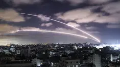 Roket diluncurkan ke arah Israel dari Kota Gaza, Palestina, 18 Mei 2021). Konflik antara Palestina dan Israel terus berlanjut. (MAHMUD HAMS/AFP)