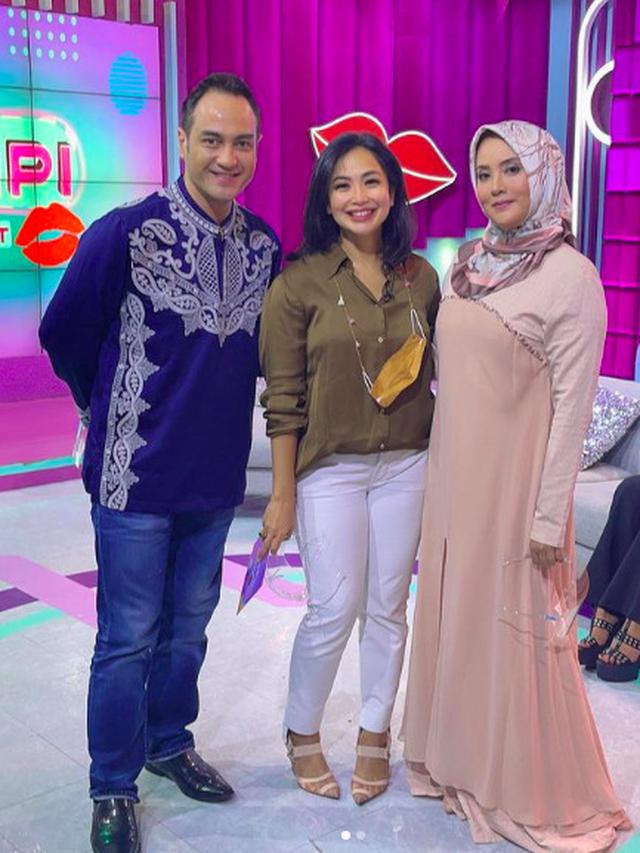 Curhat Soal KDRT, Ini 6 Potret Persahabatan Ferry Irawan dan Elma Theana