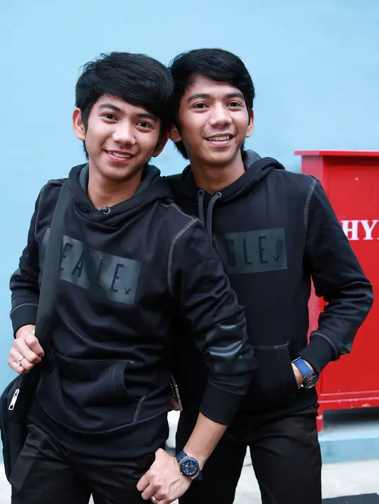 Rizki mengatakan untuk menjaga kekompakan ia dan saudara kembarnya ini harus akur, melakukan karaoke bersama, sering melakukan diskusi, dan hal lain yang tentunya dilakukan bersama-sama. (Deki Prayoga/Bintang.com)