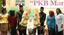 Menteri Desa, Pembangunan Daerah Tertinggal, dan Transmigrasi Eko Putro Sanjojo bersama Menteri Tenaga Kerja Hanif Dhakiri hadir dalam kegiatan nikah massal bertajuk PKB Mantu di Jakarta, Jumat (25/8). (Liputan6.com/Immanuel Antonius)