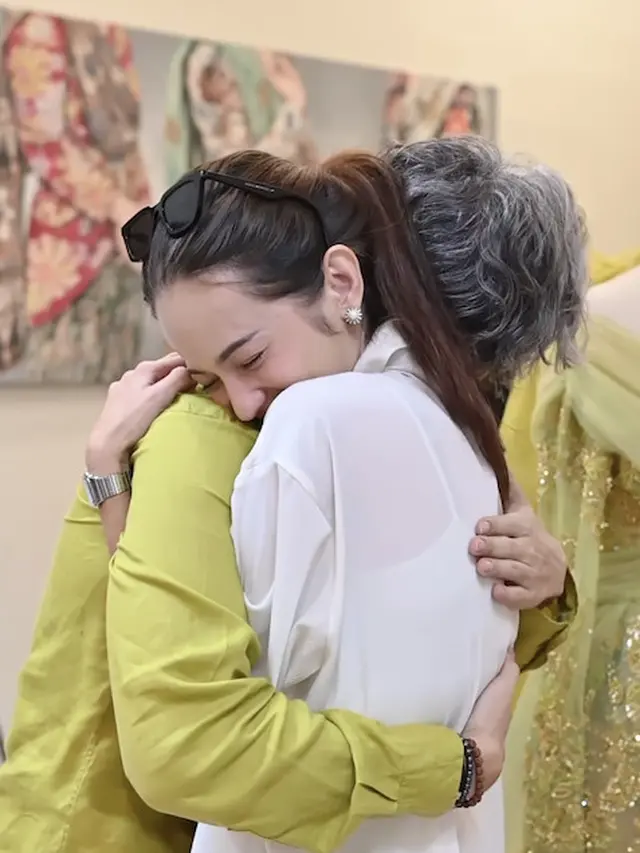 7 Momen Enzy Storia dan Molen Kasetra Coba Busana Pengantin, Nuansanya Hijau
