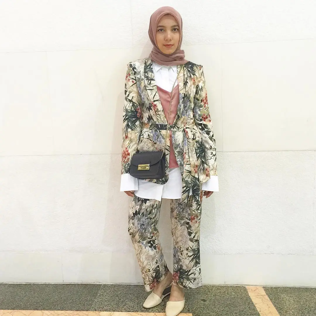 Gaya busana hijab sehari-hari ala Jenahara Nasution. (sumber foto: jenaharanasution)