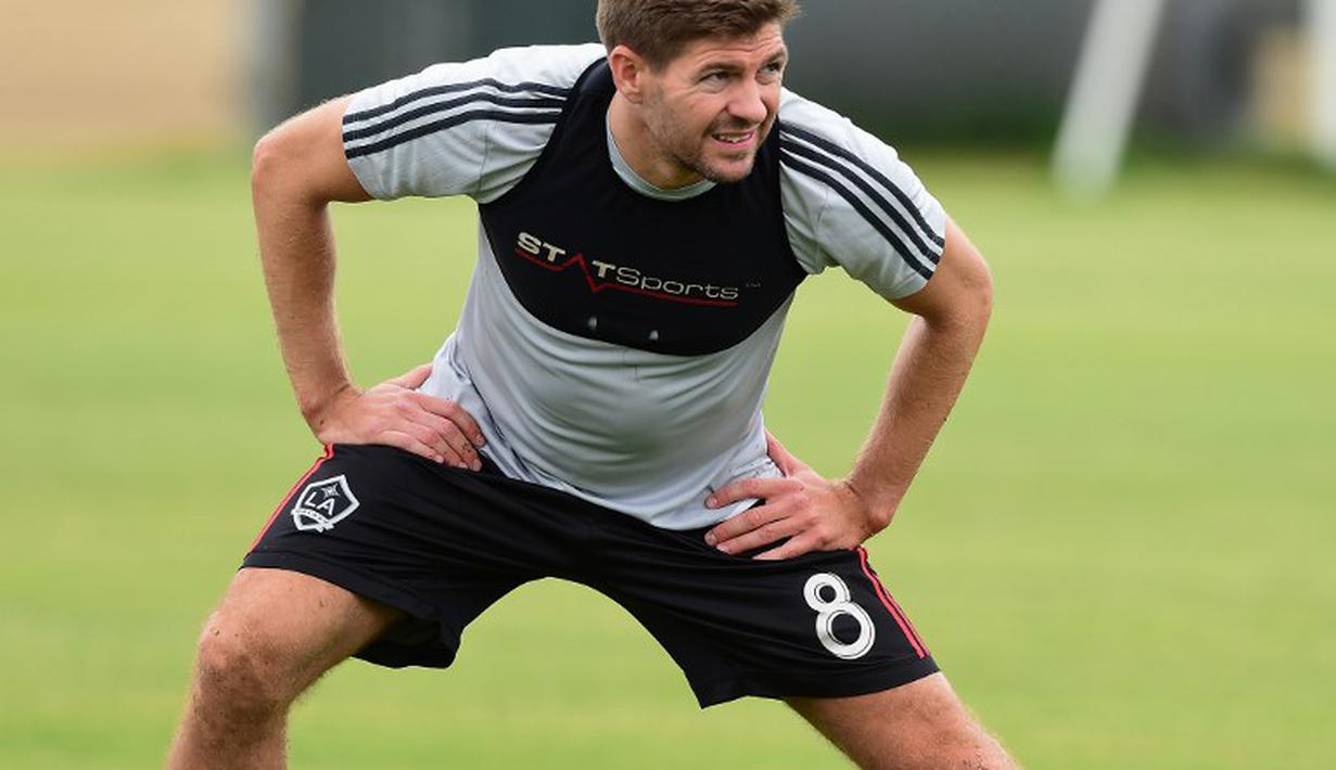 Mantan Kapten Liverpool dan Timnas Inggris, Steven Gerrard, mengikuti sesi latihan perdana LA Galaxy di Carson, California, AS. Rabu (8/7/2015) pagi WIB. (AFP PHOTO/Frederic J. Brown)