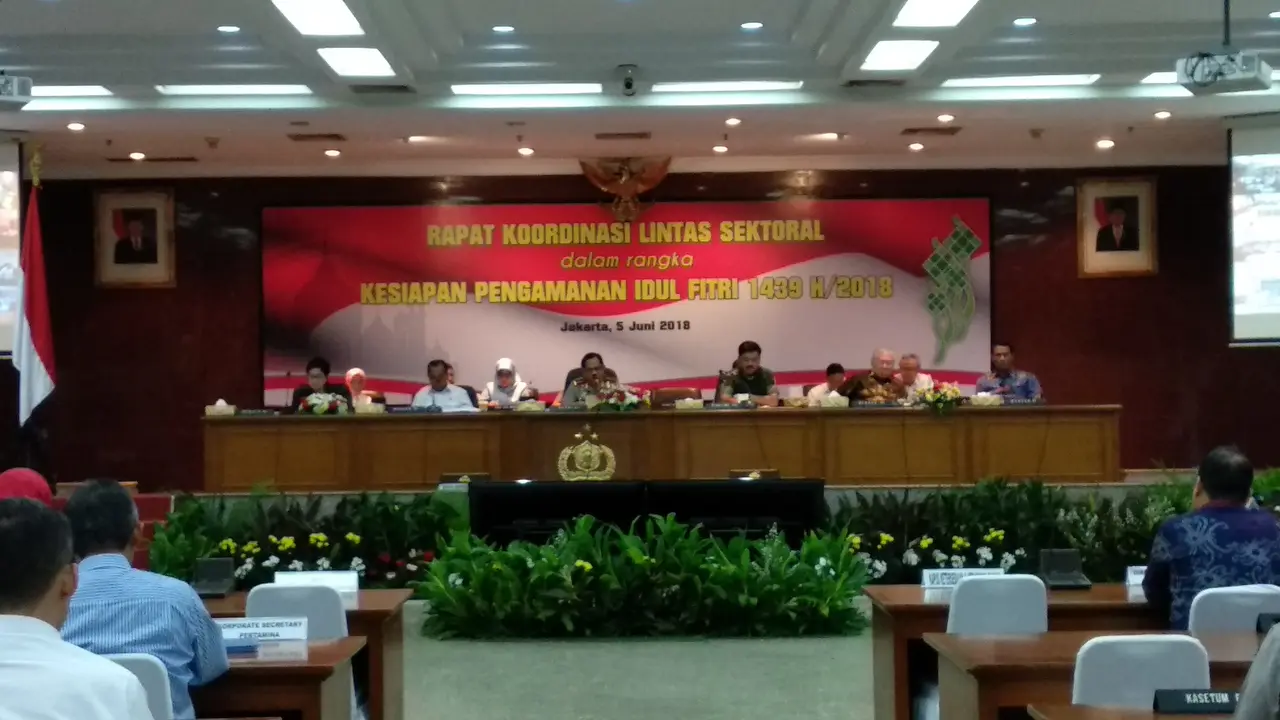 Kapolri memimpin rapat koordinasi lintas sektoral dalam rangka menghadapi Idul Fitri 2018.