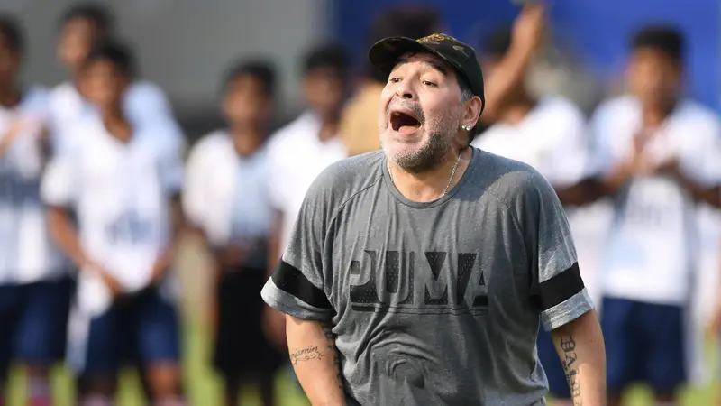 FOTO: Datang ke India, Diego Maradona Latih Talenta Muda