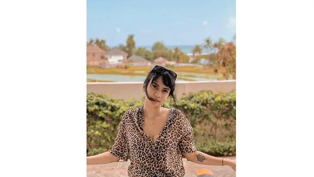 6 Gaya Vanessa Angel Saat Liburan ke Bali, Makin Memesona