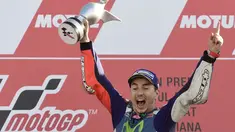Pebalap Movistar Yamaha, Jorge Lorenzo, menutup musim 2016 dengan kemenangan di MotoGP Valencia, Minggu (13/11/2016). Lorenzo menjadi pemenang setelah mendominasi balapan sejak awal. (AFP/Javier Soriano)