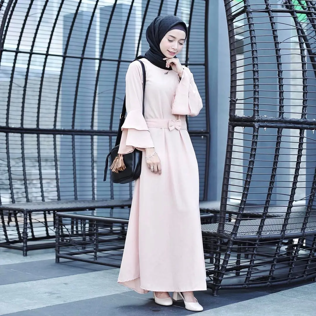 Gaya busana hijab dengan nuansa earth tone. (sumber foto: @joyagh/instagram)