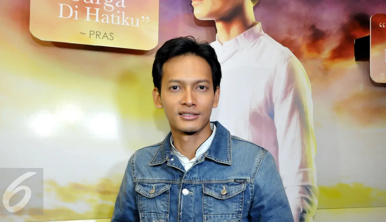 Aktor Fedi Nuril saat menghadiri press screening film terbarunya "Surga Yang Tak Dirindukan" di Jakarta, Selasa (7/7/2015). Film ini diadopsi dari novel yang berjudul sama Surga Yang Tak Dirindukan karya Asma Nadia. (Liputan6.com/Panji Diksana)