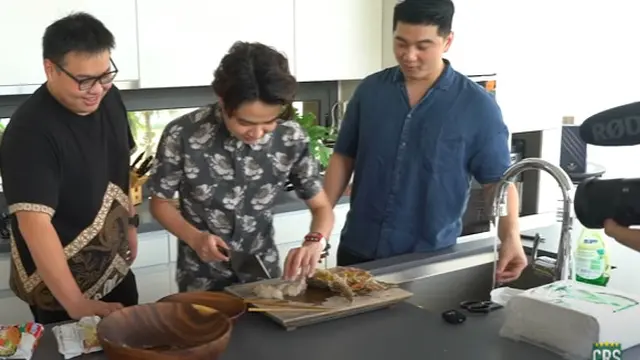 6 Momen Chef Arnold Suruh Melvin Tenggara Masak, Bingung Nyalakan Kompor