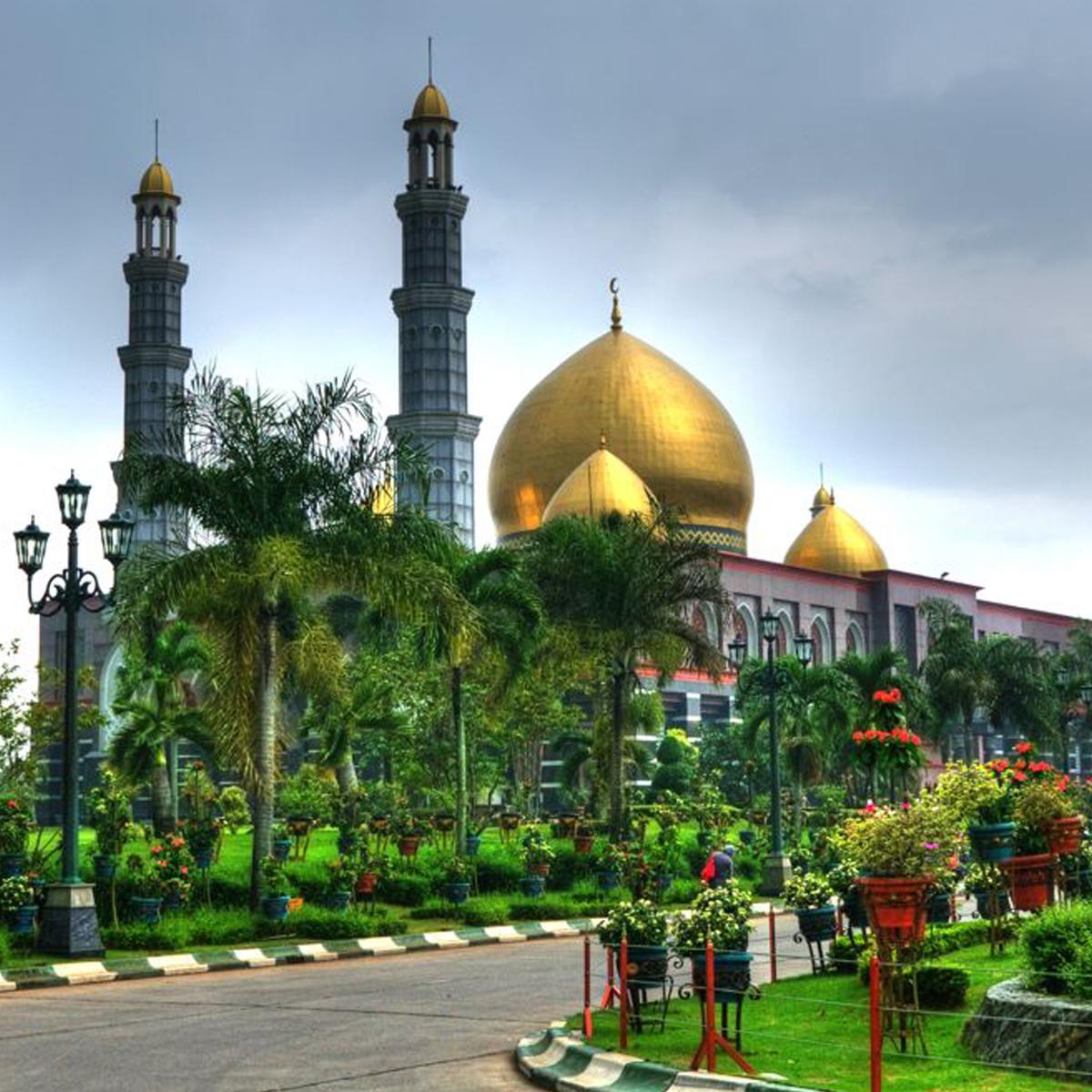 5 Potret Megahnya Masjid Kubah Emas Depok yang Jadi Obyek ...