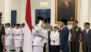 Gibran Kukuhkan 76 Paskibraka yang Bertugas saat Upacara HUT RI di Istana