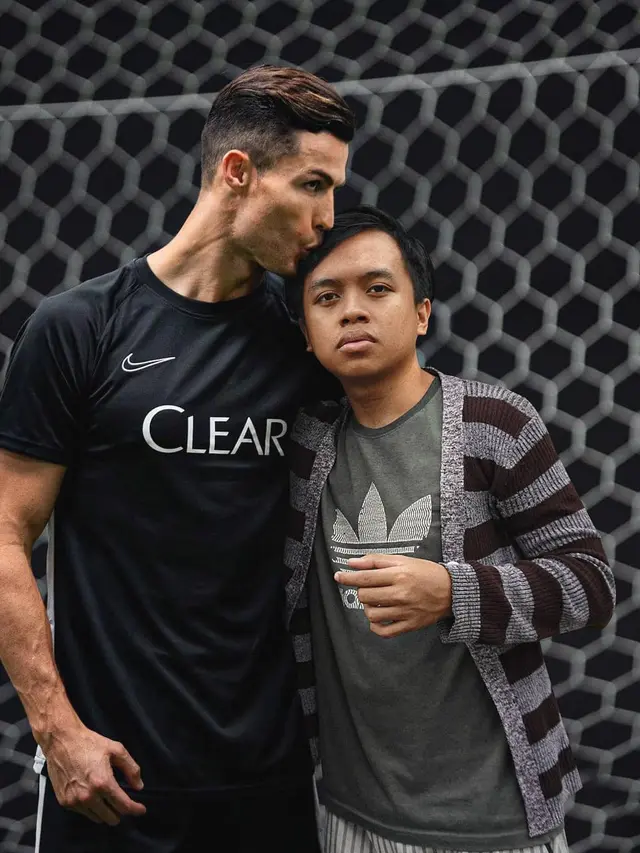 Bak Sahabat Dekat, 6 Editan Foto Bareng Cristiano Ronaldo Ini Kocak