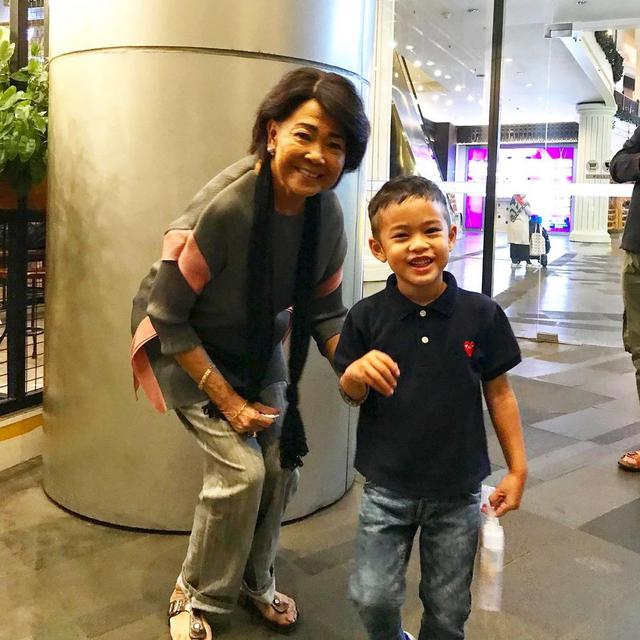 6 Potret Kenangan Mendiang Rima Melati dan Keluarga, Penuh Kehangatan