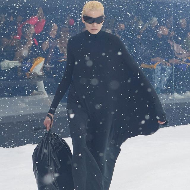 Balenciaga Bikin Kantong Sampah Seharga Rp26 Juta, Tertarik Beli?