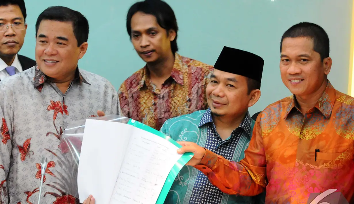 Koalisi Merah Putih menggulirkan rencana Hak Interpelasi kenaikan harga BBM, Jakarta, Senin (24/11/2014). (Liputan6.com/Andrian M Tunay)