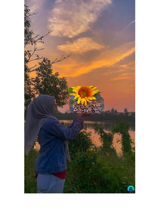 Wanita Ini Minta Diedit Foto Mataharinya Pas di Tangan, 8 Hasilnya Bikin Tepuk Jidat