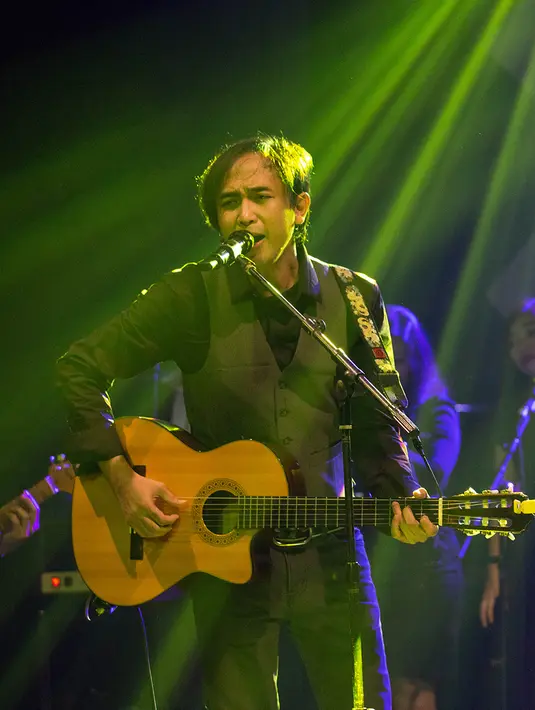 Album yang mempersembahkan karya-karya terbaik Piyu selama berkarir di industri musik bertajuk ‘The Best Cuts Of Piyu’ dirilis oleh Piyu dengan menggandeng 11 penyanyi jebolan ajang pencarian bakat. (Dezmond Manullang/Bintang.com)