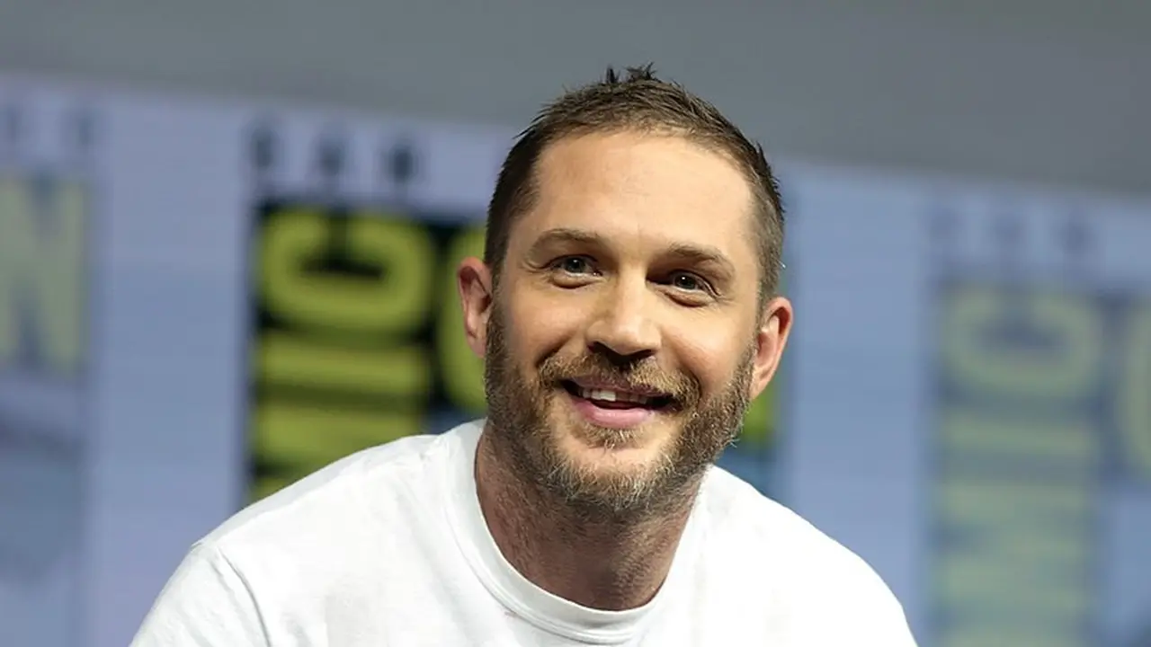 Aktor Venom Tom Hardy Isyaratkan Bakal Bergabung dalam Film Spider-Man