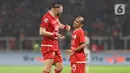 Pemain tengah Persija, Marko Simic (kiri) bersama Riko Simanjuntak saat laga melawan Persipura pada lanjutan Shopee Liga 1 Indonesia 2019 di Stadion Utama Gelora Bung Karno, Jakarta, Kamis (28/11/2019). Persija unggul 1-0. (Liputan6.com/Helmi Fithriansyah)