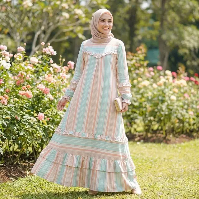 Model Gamis Kombinasi Garis