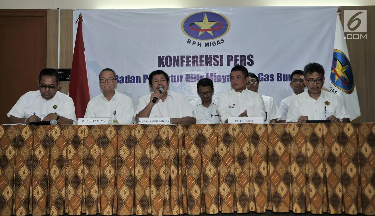 Anggota Komite BPH Migas Saryono Hadiwidjojo saat konferensi pers terkait Digitalisasi Nozzle, Jakarta, (13/8). PT Pertamina dan PT Telkom akan menerapkan sistem digital dalam penyaluran BBM di 5.518 SPBU seluruh Indonesia. (Merdeka.com/Iqbal S Nugroho)