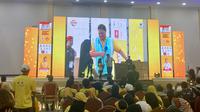 Ketua Umum Partai Golkar Airlangga Hartarto menghadiri langsung rapat konsolidasi buruh dari kelompok Konfederasi Serikat Pekerja Nusantara (KSPN) di Karawang, Jawa Barat. (Foto: Liputan6.com/Radityo Priyasmoro)