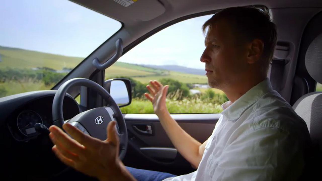 Misterius, Kendaraan Malah Menurun ke Atas 