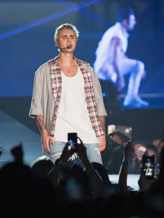 Menurut Justin Bieber, Kourtney Kardashian adalah sosok wanita keibuan yang memiliki hati yang lembut dan juga seksi. (AFP/Bintang.com)