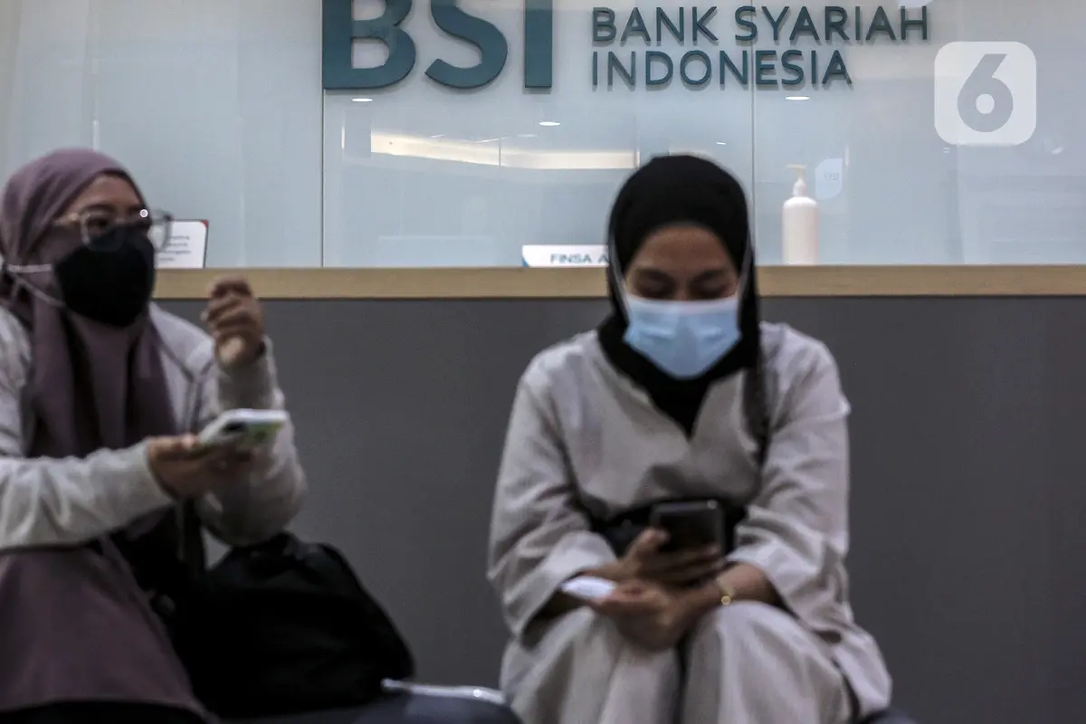 FOTO: Pelayanan Bank Syariah Indonesia Usai Diresmikan Jokowi