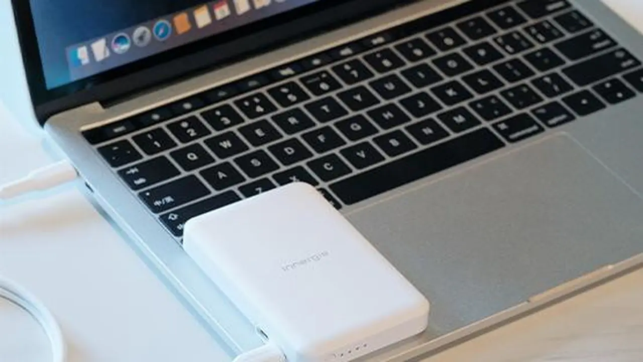 Power bank ramah lingkungan yang diklaim bisa isi daya tiga perangkat sekaligus