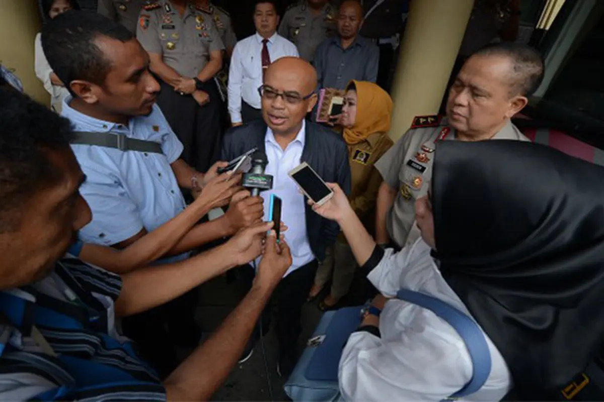 Desmond Junaidi Mahesa