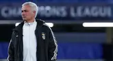 Pertandingan yang mempertemukan Chelsea vs Benfica di kancah Liga Champions akan menjadi ajang nostalgia emosional bagi Jose Mourinho yang kini menukangi Benfica. (AFP/Adrian Dennis)