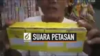 Untuk menarik minat pembeli, seorang pedagang menirukan suara petasan secara manual. Aksinya kocak dan memancing komentar warganet.