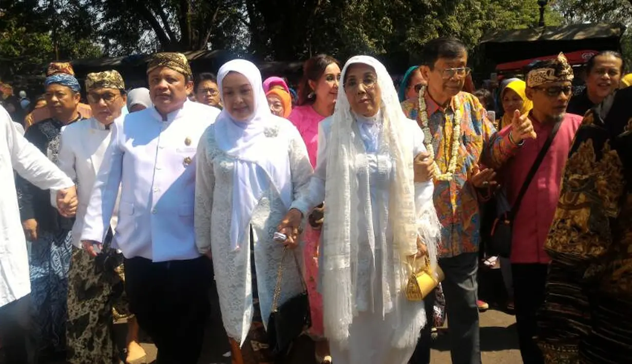 Selain itu, Ajip juga menuturkan bahwa Nani adalah sosok yang tepat untuk dijadikan istri. Lantaran hal itu lah Ajip memilih Nani untuk dijadikan istri dan kemudian meminangnya. (Fathan Rangkuti/Bintang.com)