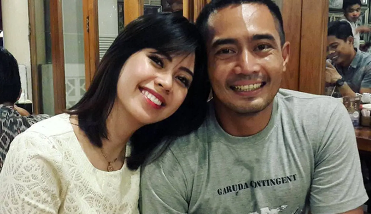 "Hmm, kalau ditanya itu, 75 persen saya siap untuk pisah. Tapi 25 persennya masih berat di anak," kata ‎Arfita Dwi Putri, lewat sambungan telepon, di acara Rumpi No Secret, kawasan Tendean, Jakarta Selatan, Selasa (11/7/2017). (Instagram/yamacarlos7)